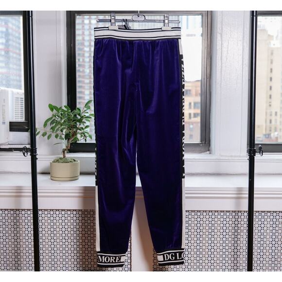 Dolce & Gabbana "Royal Love" Sweatshirt (XS, IT42) + Sweatpants Set (S, IT46) - Picture 9 of 11